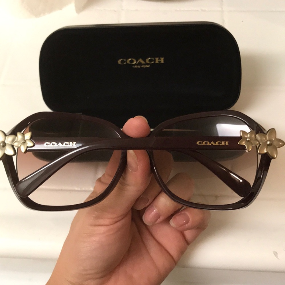 Coach sun glasses